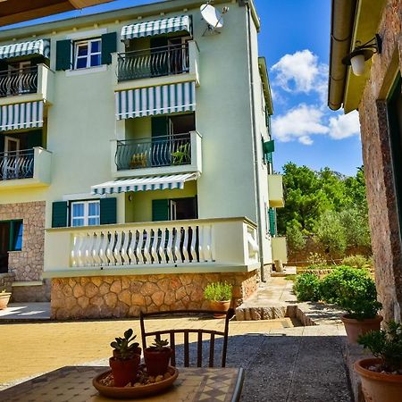 In Olive Garden Apartamento Starigrad Paklenica Exterior foto