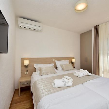 In Olive Garden Apartamento Starigrad Paklenica Exterior foto