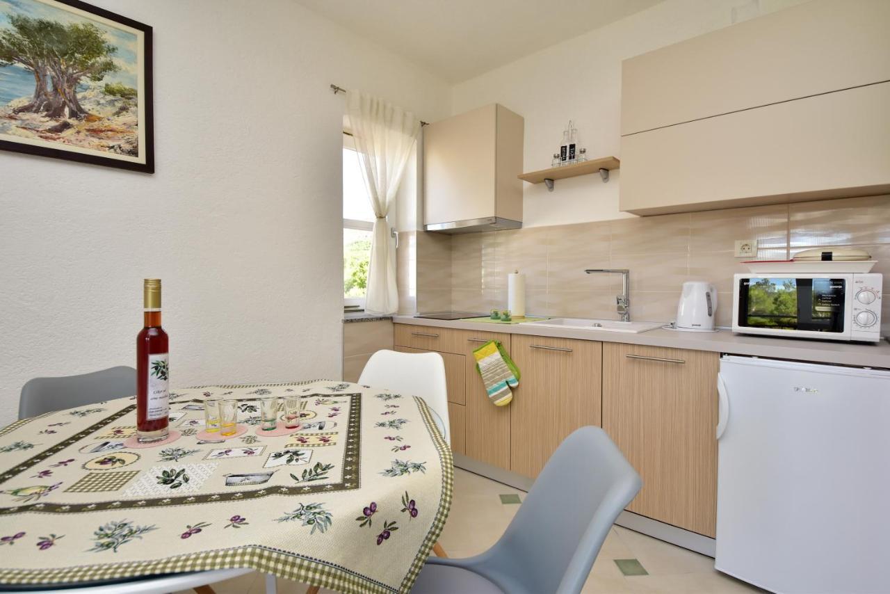 In Olive Garden Apartamento Starigrad Paklenica Exterior foto
