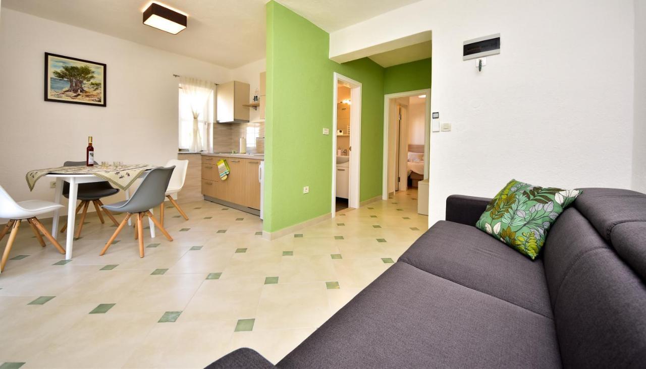 In Olive Garden Apartamento Starigrad Paklenica Exterior foto