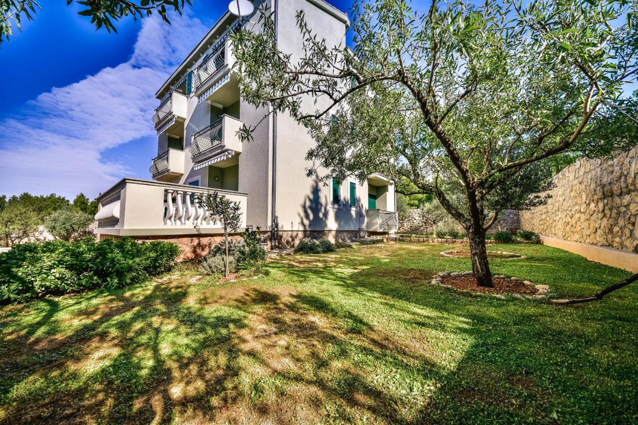In Olive Garden Apartamento Starigrad Paklenica Exterior foto